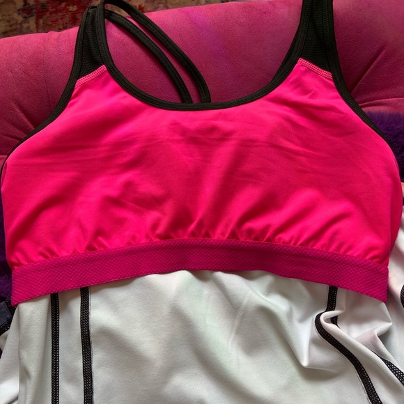 Galaxy print workout top - size small 👽 - Picture 4 of 4